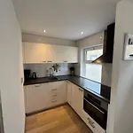 Modern 350 M Zee Lejlighed *