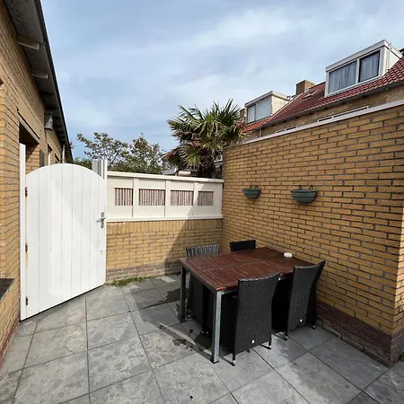 Mooi Ingericht Zomerhuis Nabij Strand En Duinen Apartamento