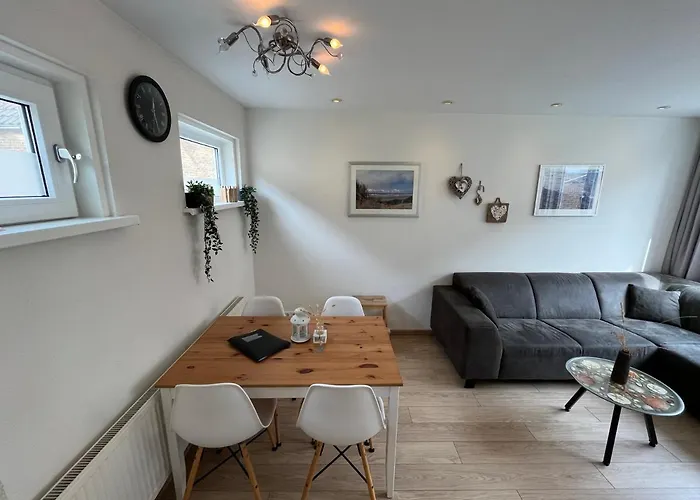 Modern 350 M Zee דירה