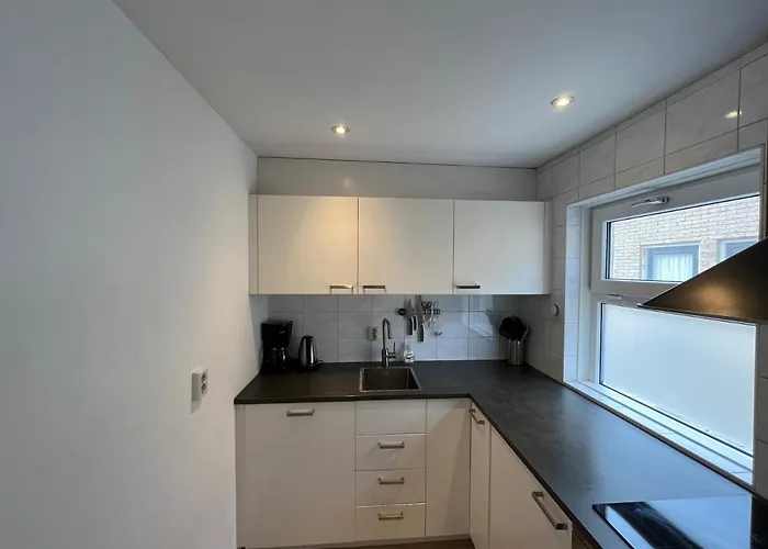 Modern 350 M Zee דירה