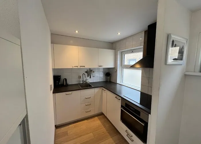 Modern 350 M Zee דירה *