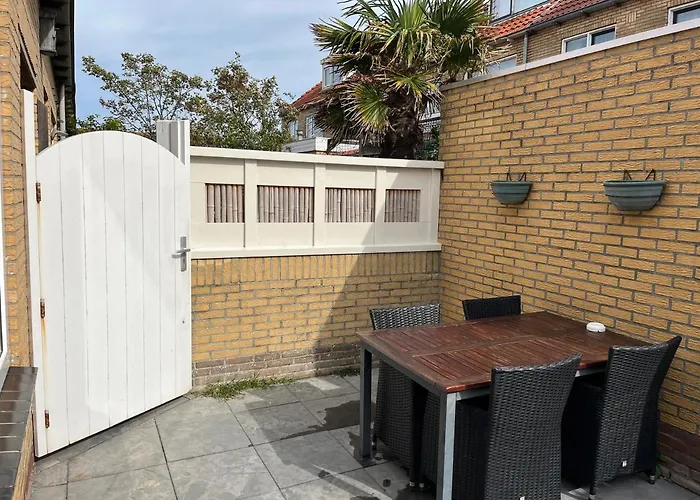 Modern 350 M Zee דירה