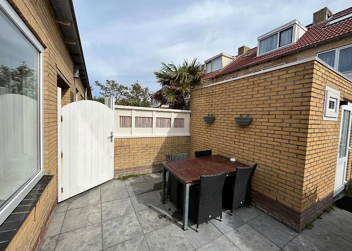 Modern 350 M Zee דירה